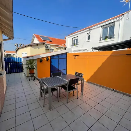 Дом отдыха La Madeleine - 4 Velos Inclus, 200 M, Terrasse Bbq