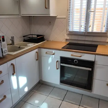 Дом отдыха La Madeleine - 4 Velos Inclus, 200 M, Terrasse Bbq