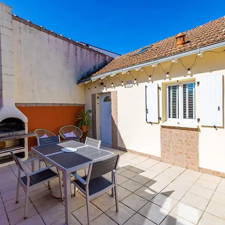 Prázdninový dům La Madeleine - 4 Velos Inclus, 200 M, Terrasse Bbq *